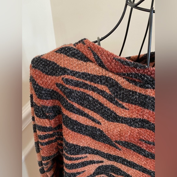 NWT Rae Mode Tiger Print Lightweight Sweater - Picture 5 of 5